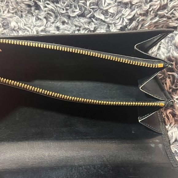 LV Epi Wallet 🖤 Vintage - Picture 3 of 9